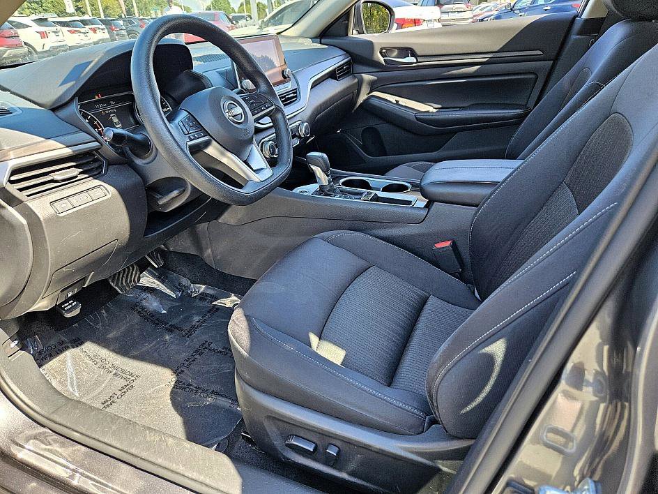 2024 Nissan Altima 2.5 SV photo 7