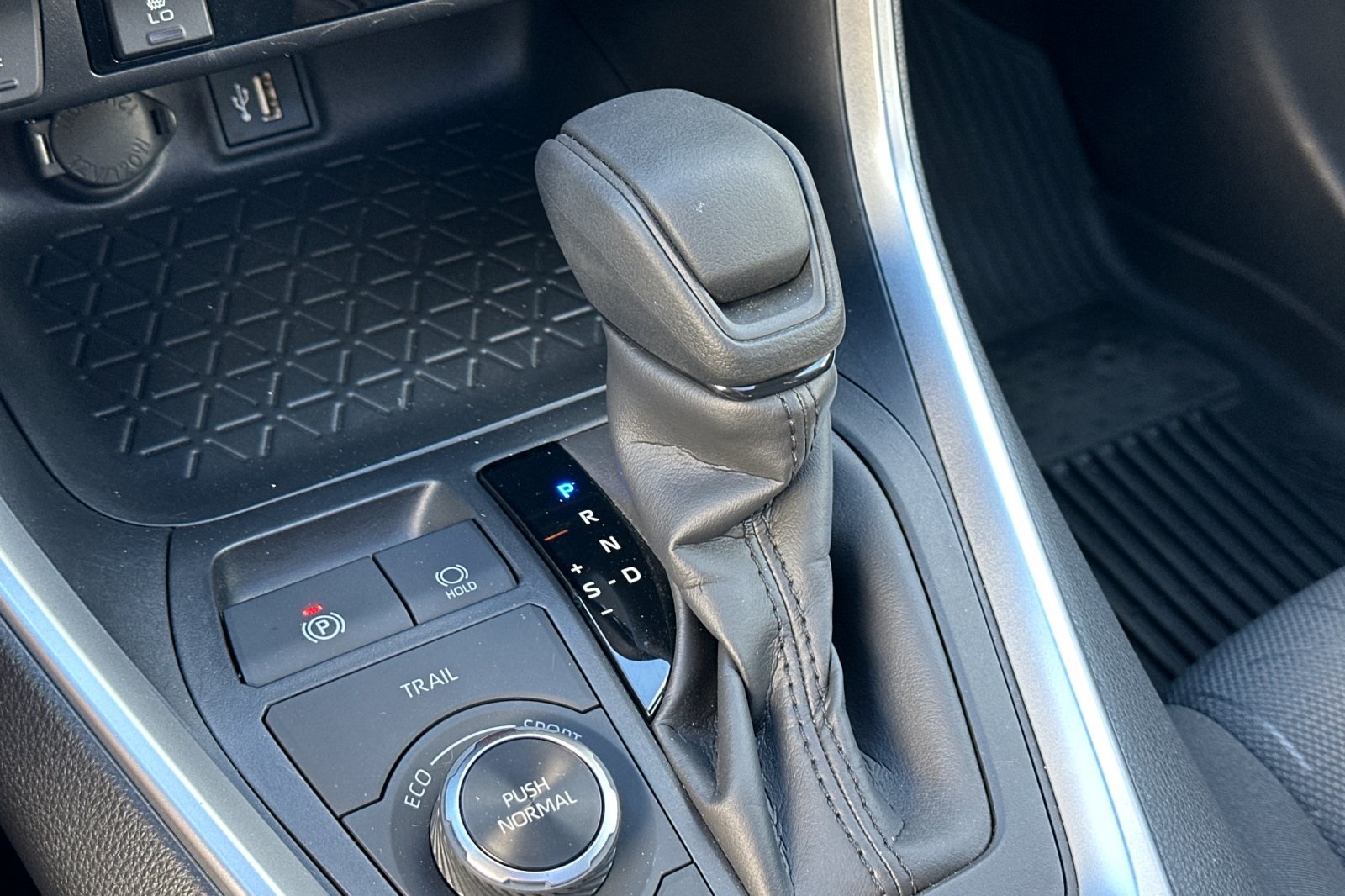 2023 Toyota RAV4 Hybrid XLE photo 20
