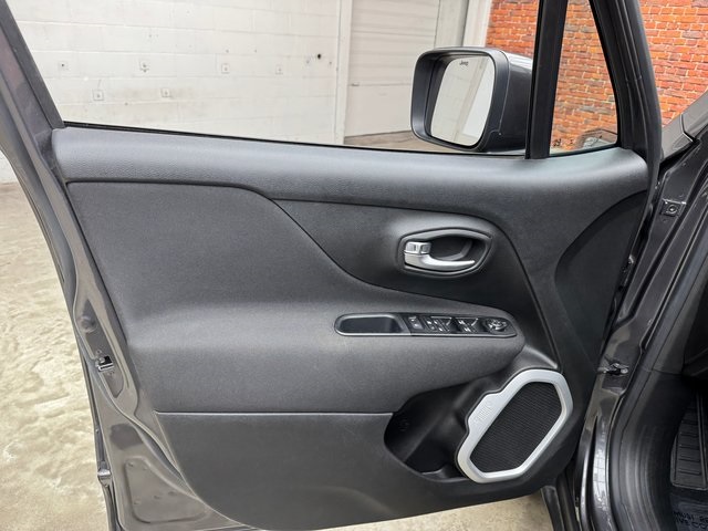 2020 Jeep Renegade Latitude photo 10