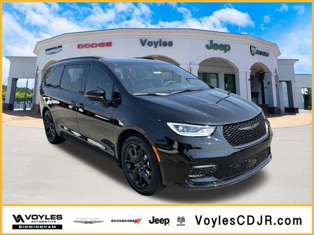 2026 Chrysler Pacifica Limited's photo