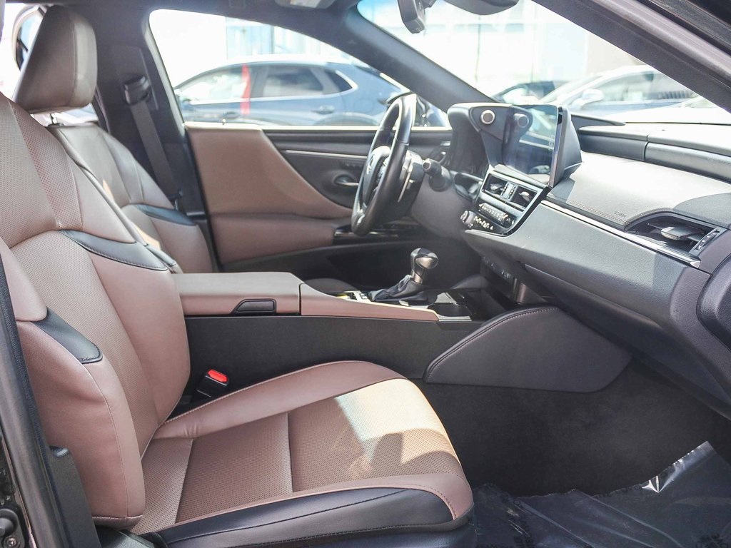 2023 Lexus ES 300h photo 15