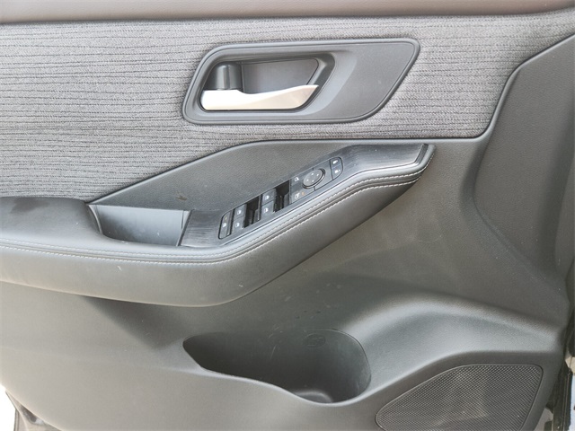 2023 Nissan Rogue SV photo 26