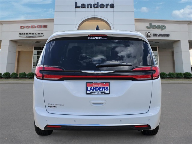 2025 Chrysler Pacifica photo 4