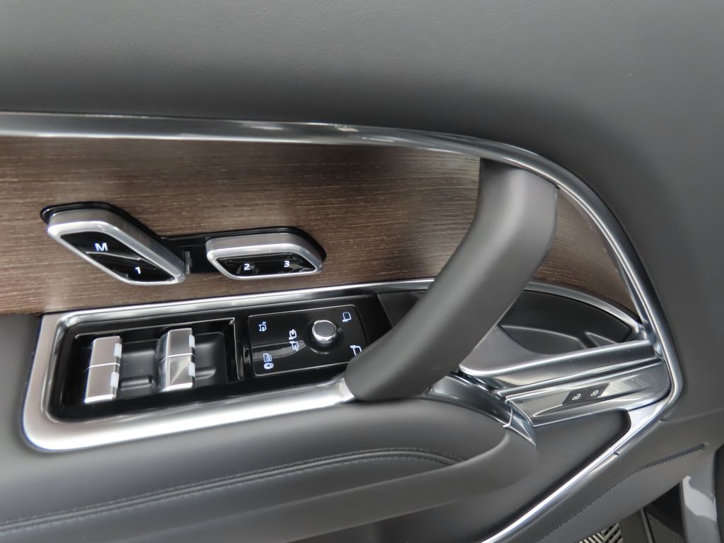 2025 Land Rover Range Rover SE photo 21