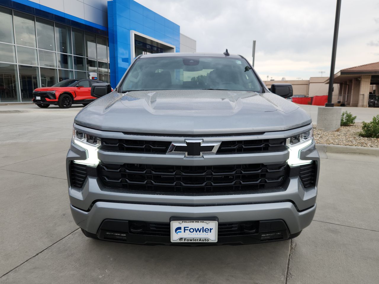 2025 Chevrolet Silverado 1500 RST photo 2