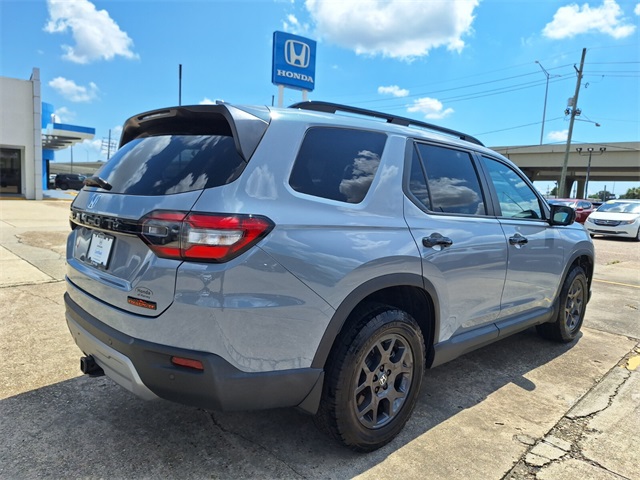 2024 Honda Pilot TrailSport photo 2