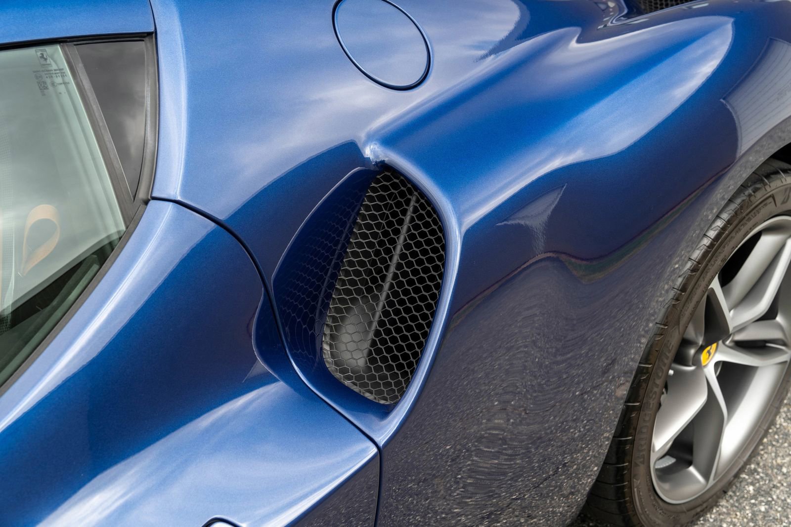 2023 Ferrari 296 GTB Base photo 12