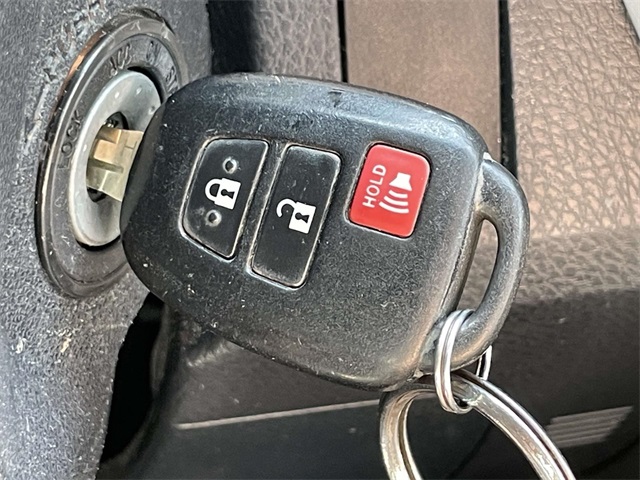 2013 Toyota RAV4 XLE photo 23