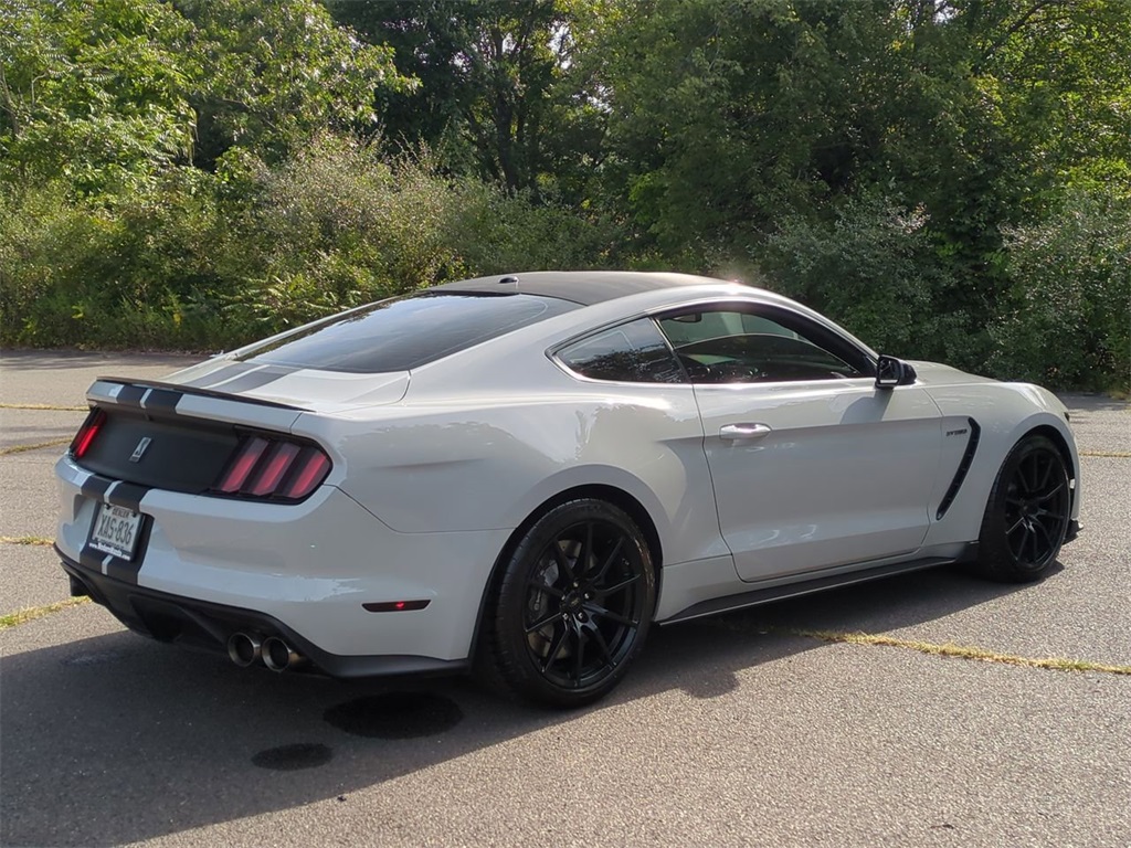 2016 Ford Mustang Shelby GT350 photo 2
