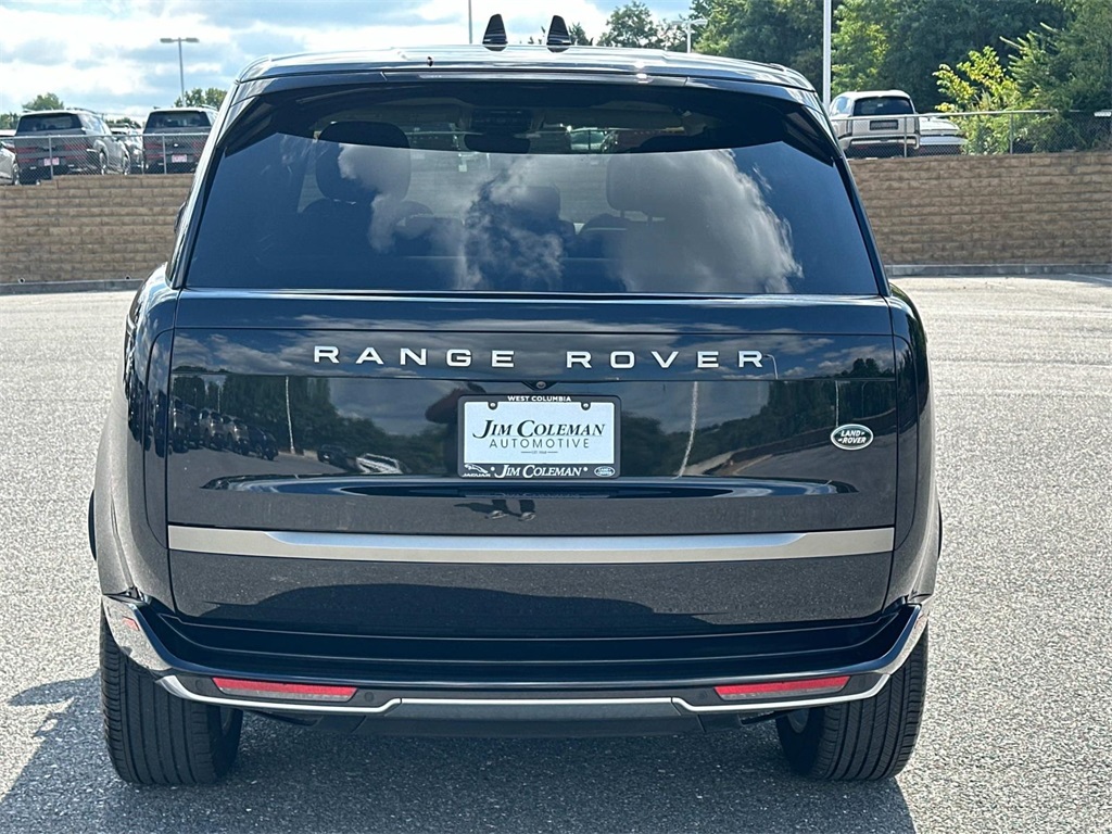 2023 Land Rover Range Rover SE photo 16