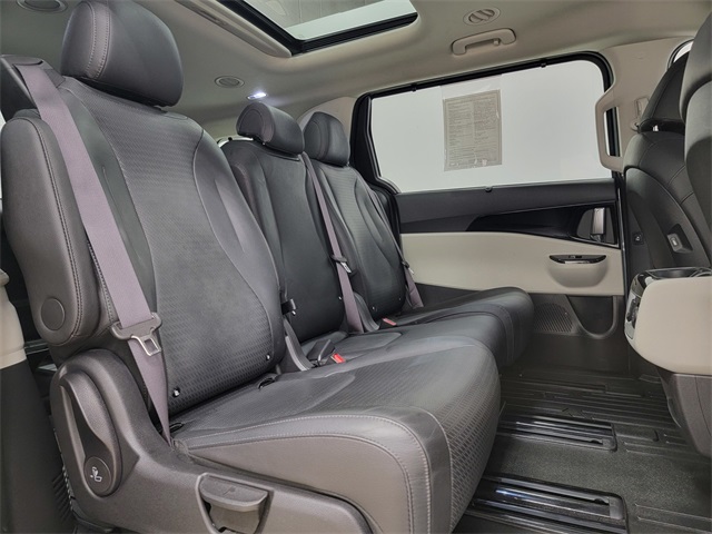 2024 Kia Carnival SX Prestige photo 18