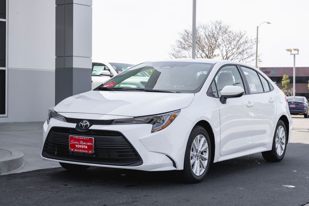 2025 Toyota Corolla LE photo 2