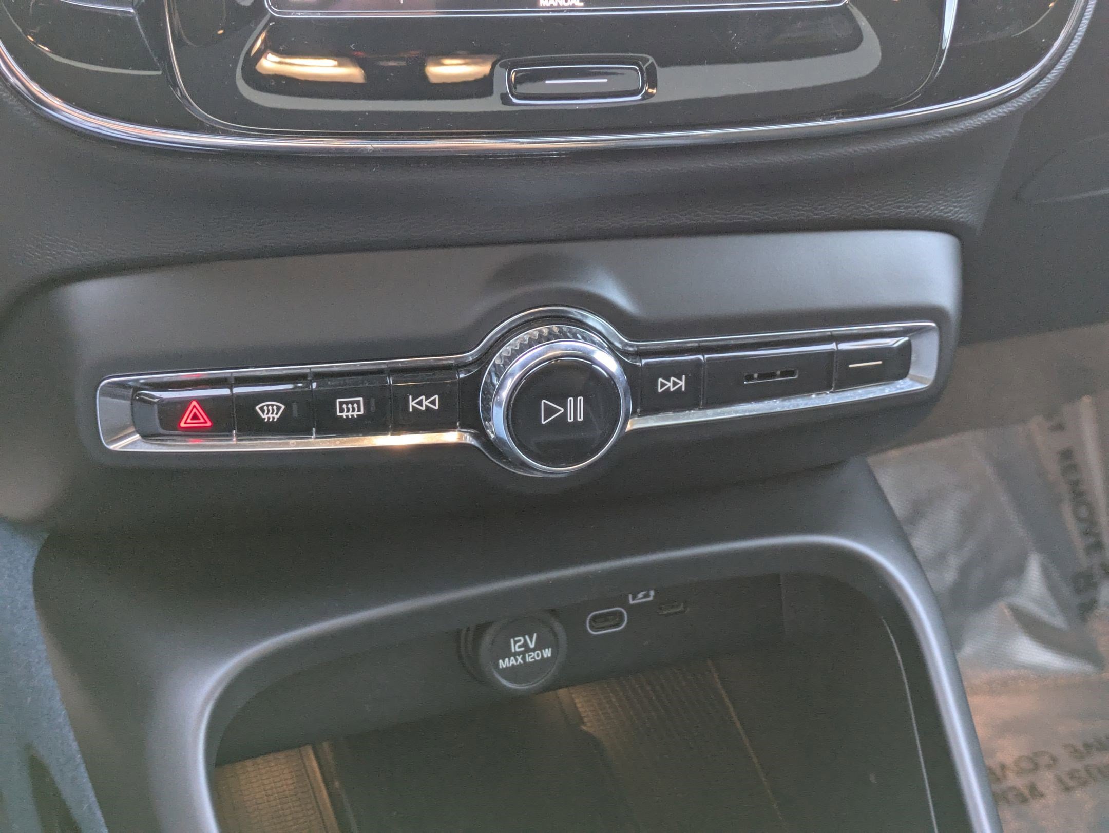 2022 Volvo C40 Recharge Ultimate photo 18