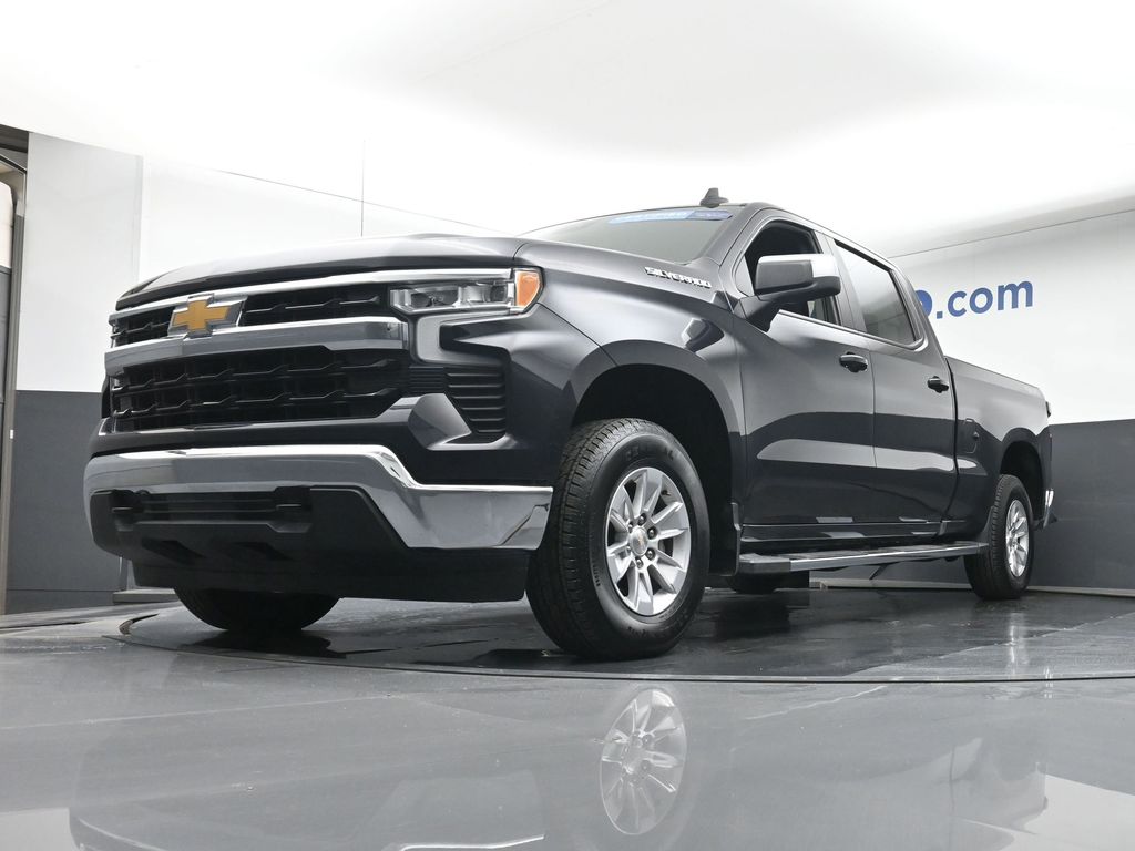 2024 Chevrolet Silverado 1500 LT photo 3