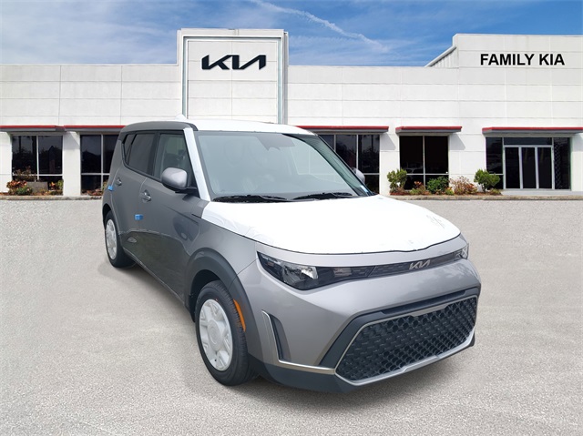 2025 Kia Soul LX's photo