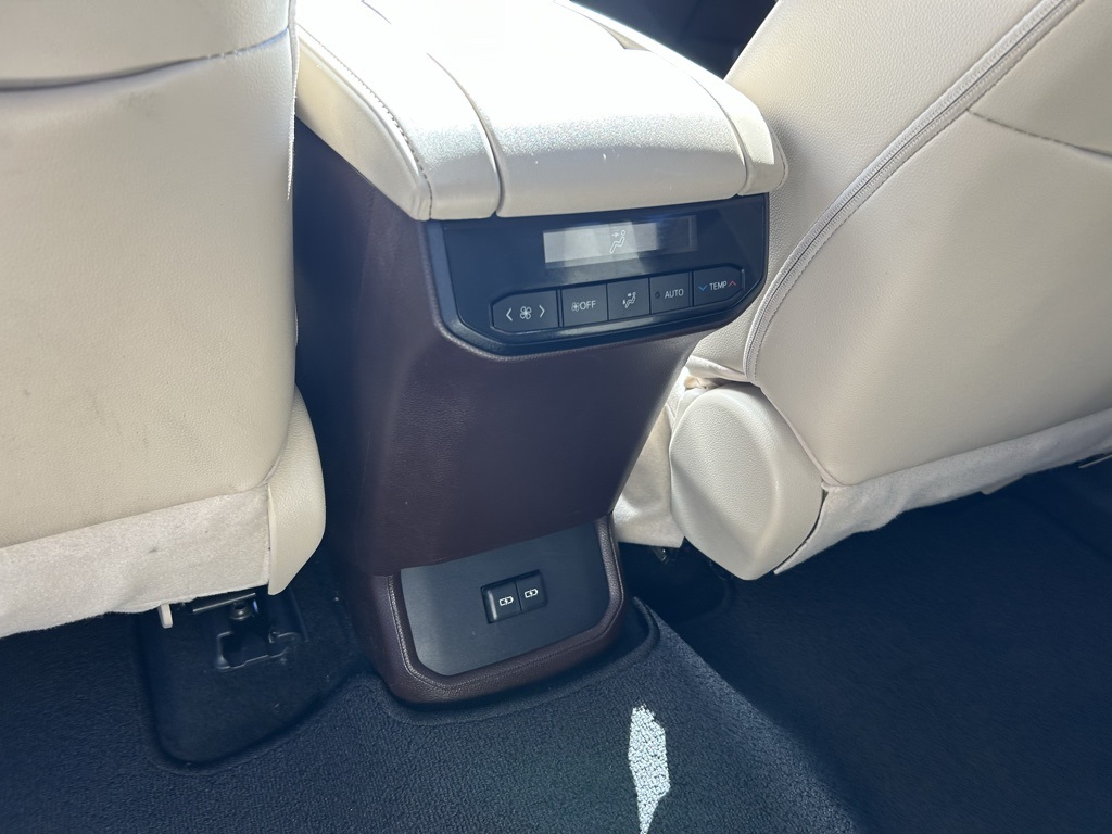 2022 Toyota Highlander Hybrid XLE photo 23