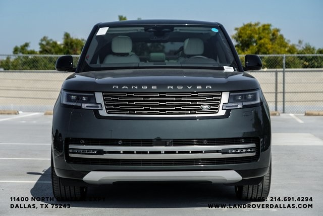 2025 Land Rover Range Rover SE photo 2