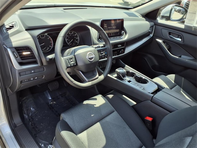 2025 Nissan Rogue SV photo 11