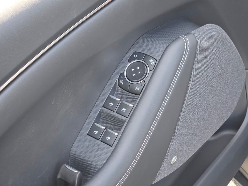 2025 Ford Mustang Mach-E Premium photo 14