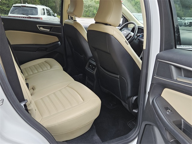2022 Ford Edge SEL photo 13