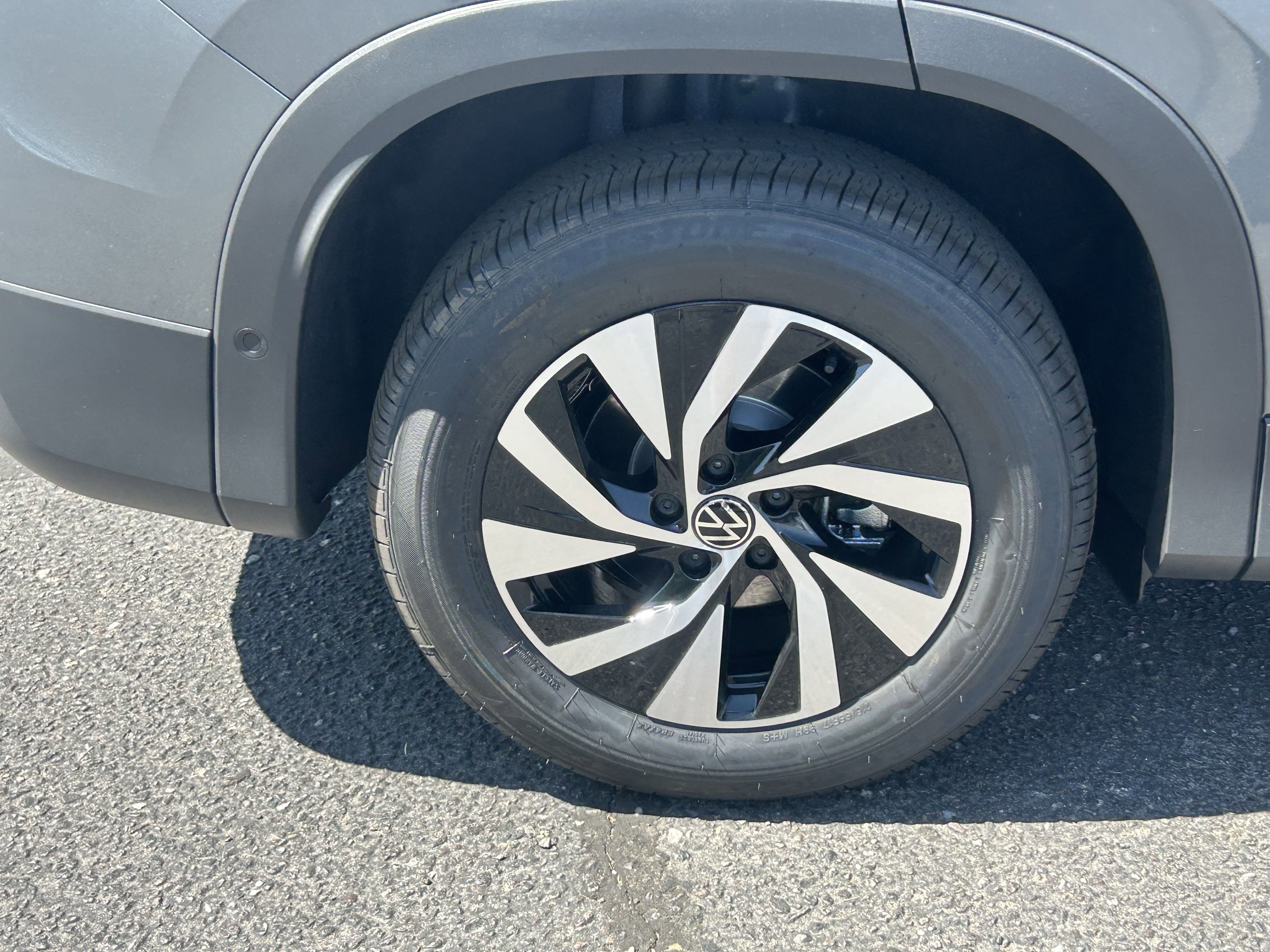 2025 Volkswagen Tiguan S photo 2