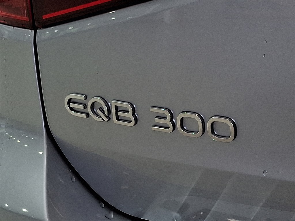 2025 Mercedes Benz EQB 300 4MATIC photo 25