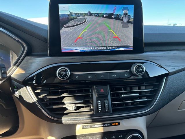 2020 Ford Escape Titanium photo 25
