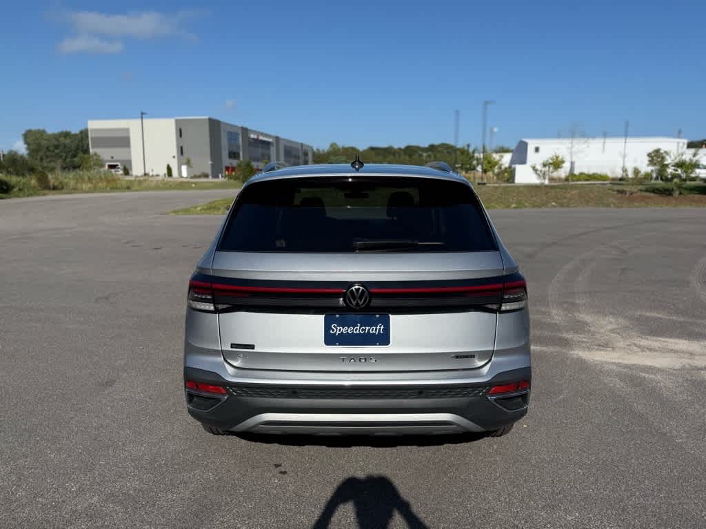 2025 Volkswagen Taos SE photo 3