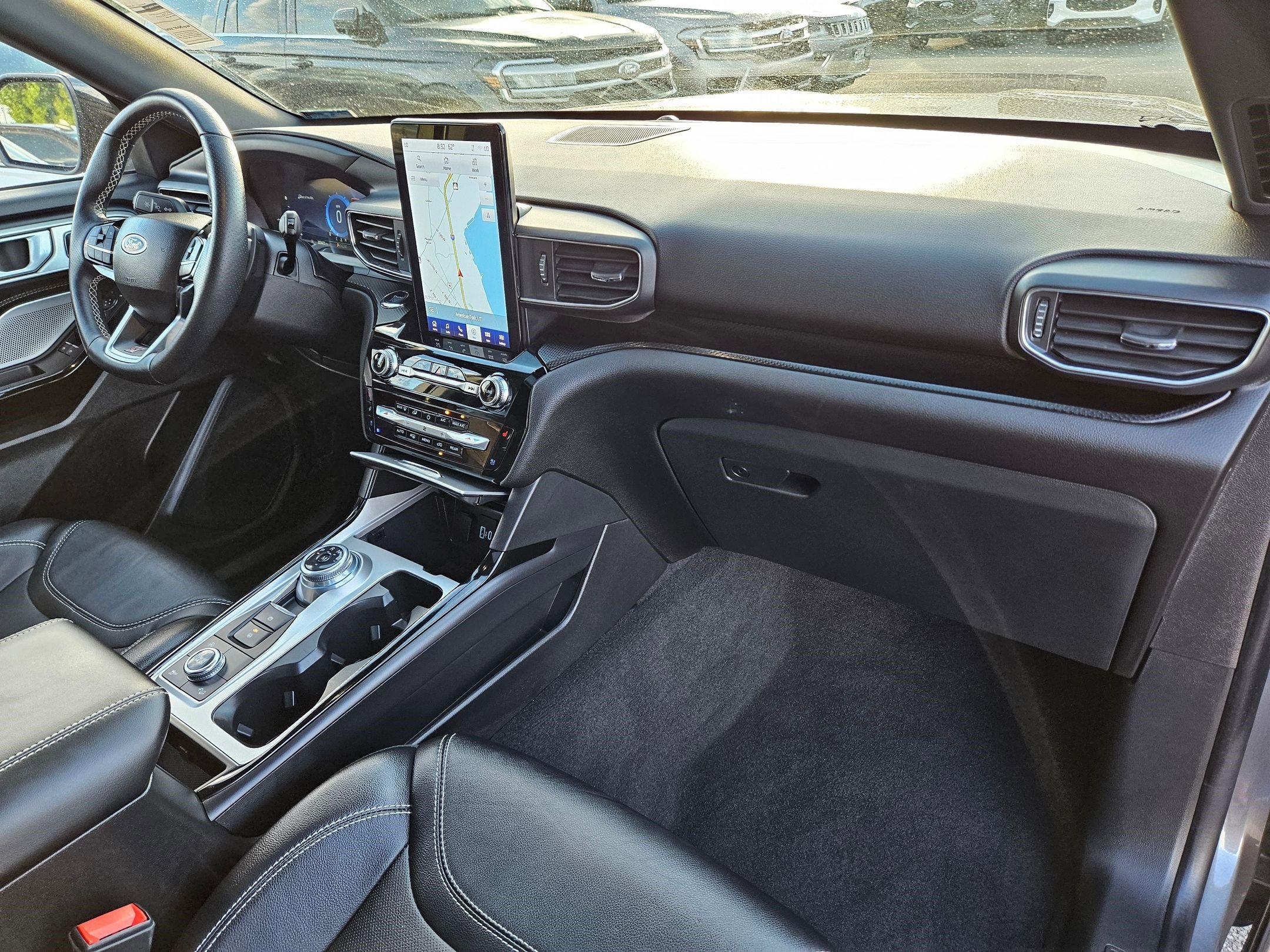 2023 Ford Explorer ST photo 31