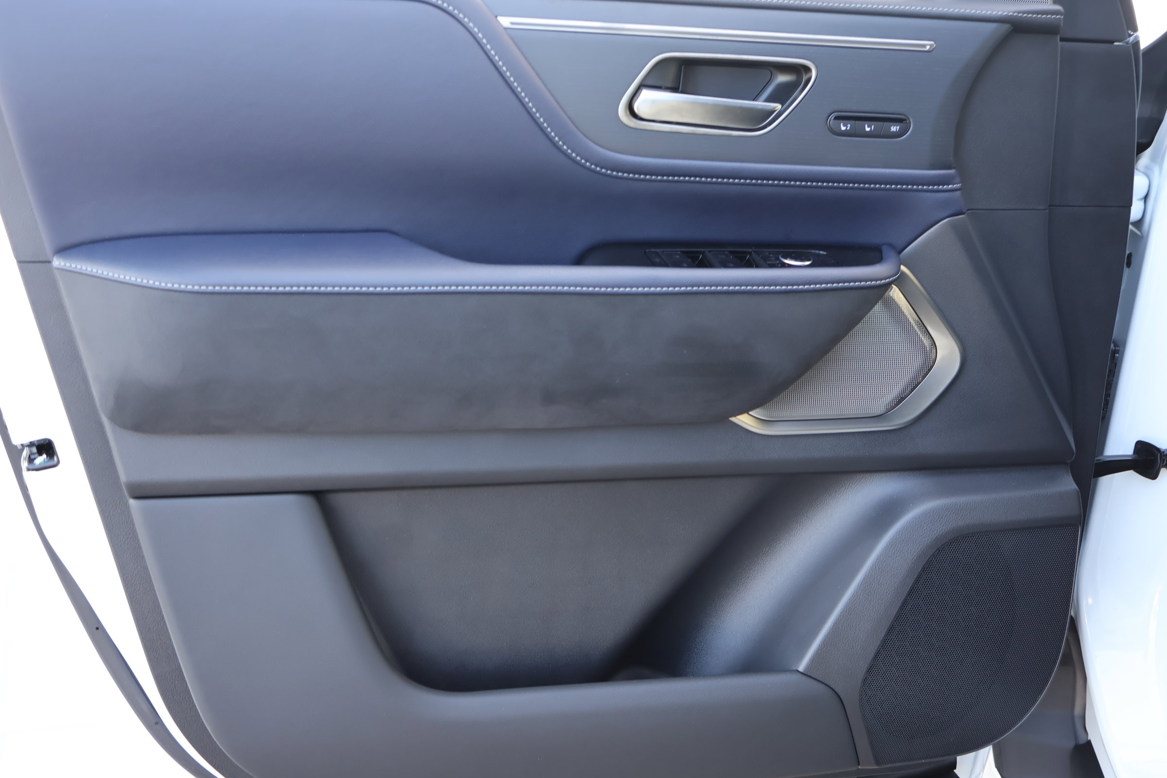 2026 Infiniti QX80 Sensory photo 9