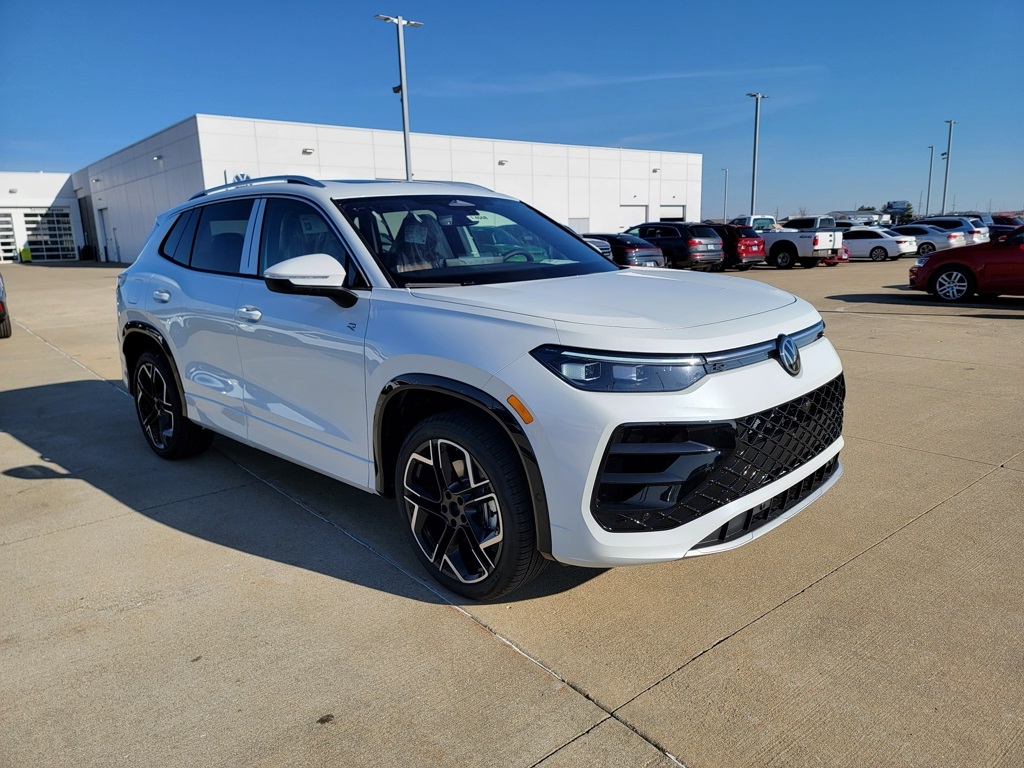 2026 Volkswagen Tiguan SEL R-LINE TURBO's photo