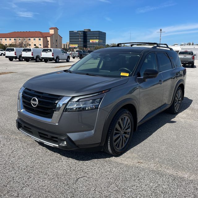 2022 Nissan Pathfinder SL