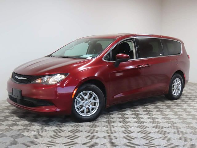 CarBravo 2022 Chrysler Voyager LX's photo