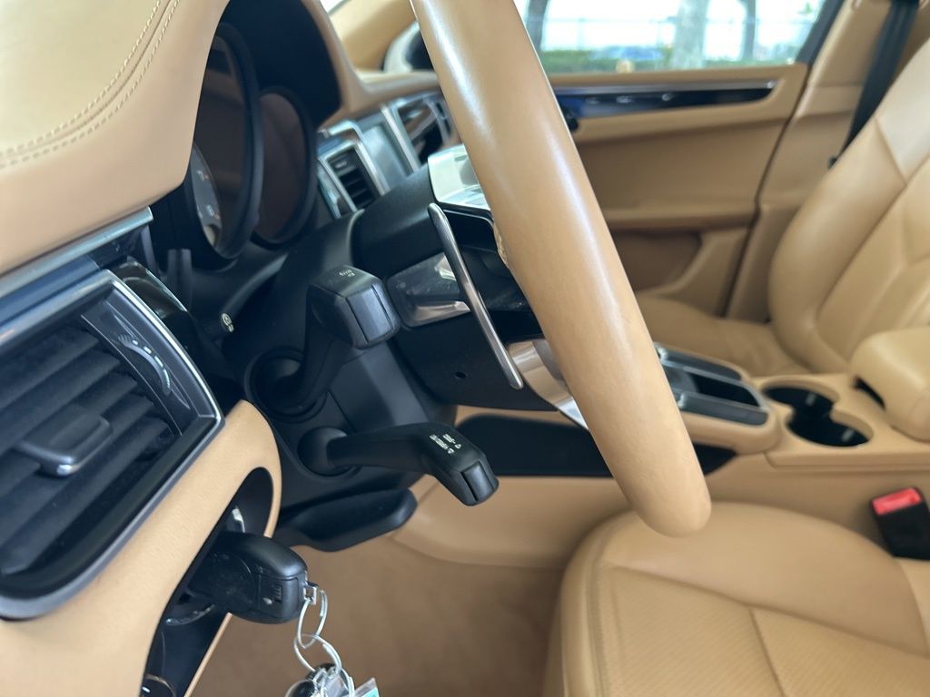 2015 Porsche Macan S photo 38