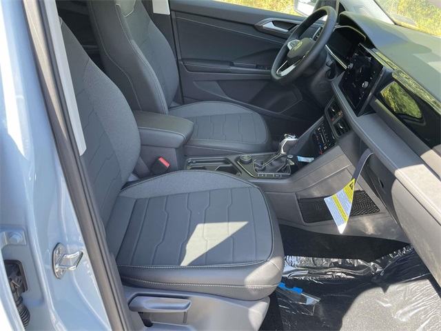 2025 Volkswagen Taos SE photo 15