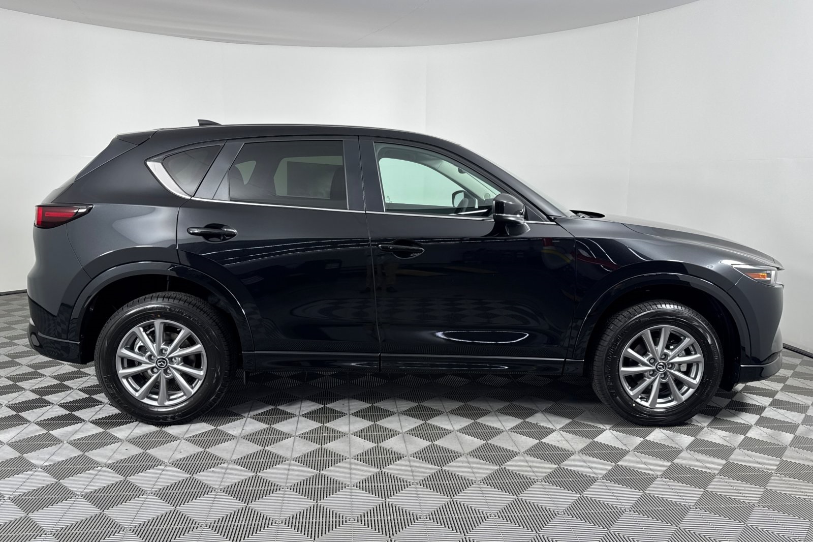 2025 Mazda CX-5 2.5 S Preferred photo 3