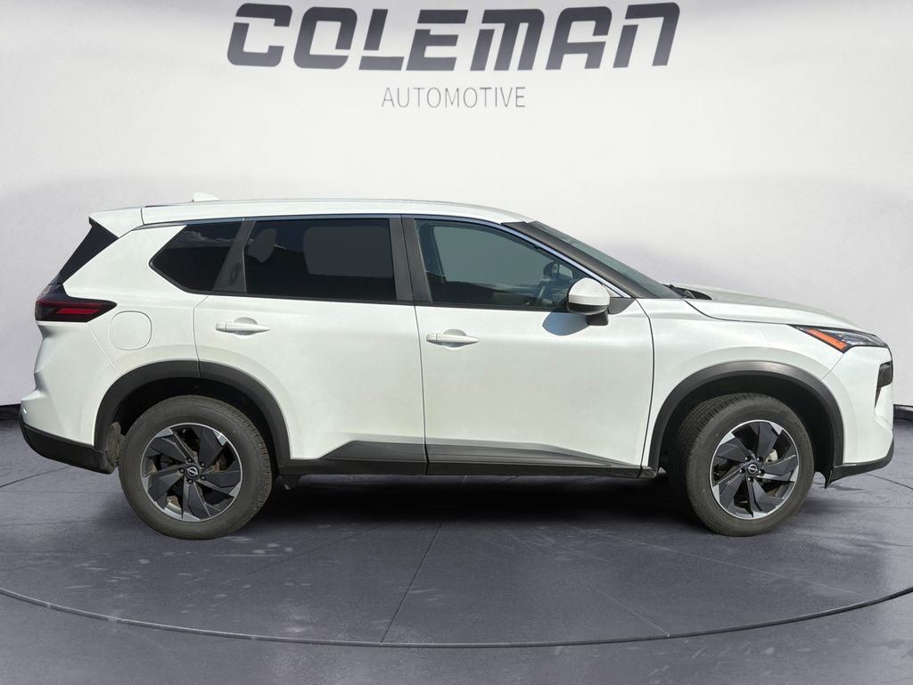 2024 Nissan Rogue SV photo 6