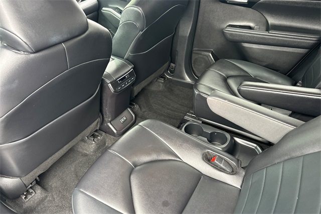 2024 Toyota Highlander XLE photo 11