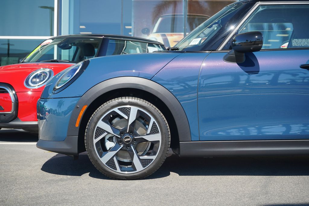 2026 Mini Cooper 4 Door Hardtop S Iconic photo 2