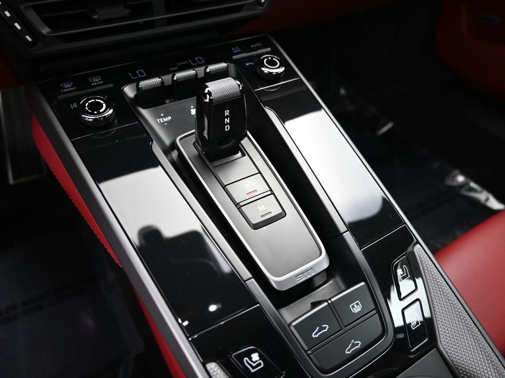 2024 Porsche 911 T 4 photo 23