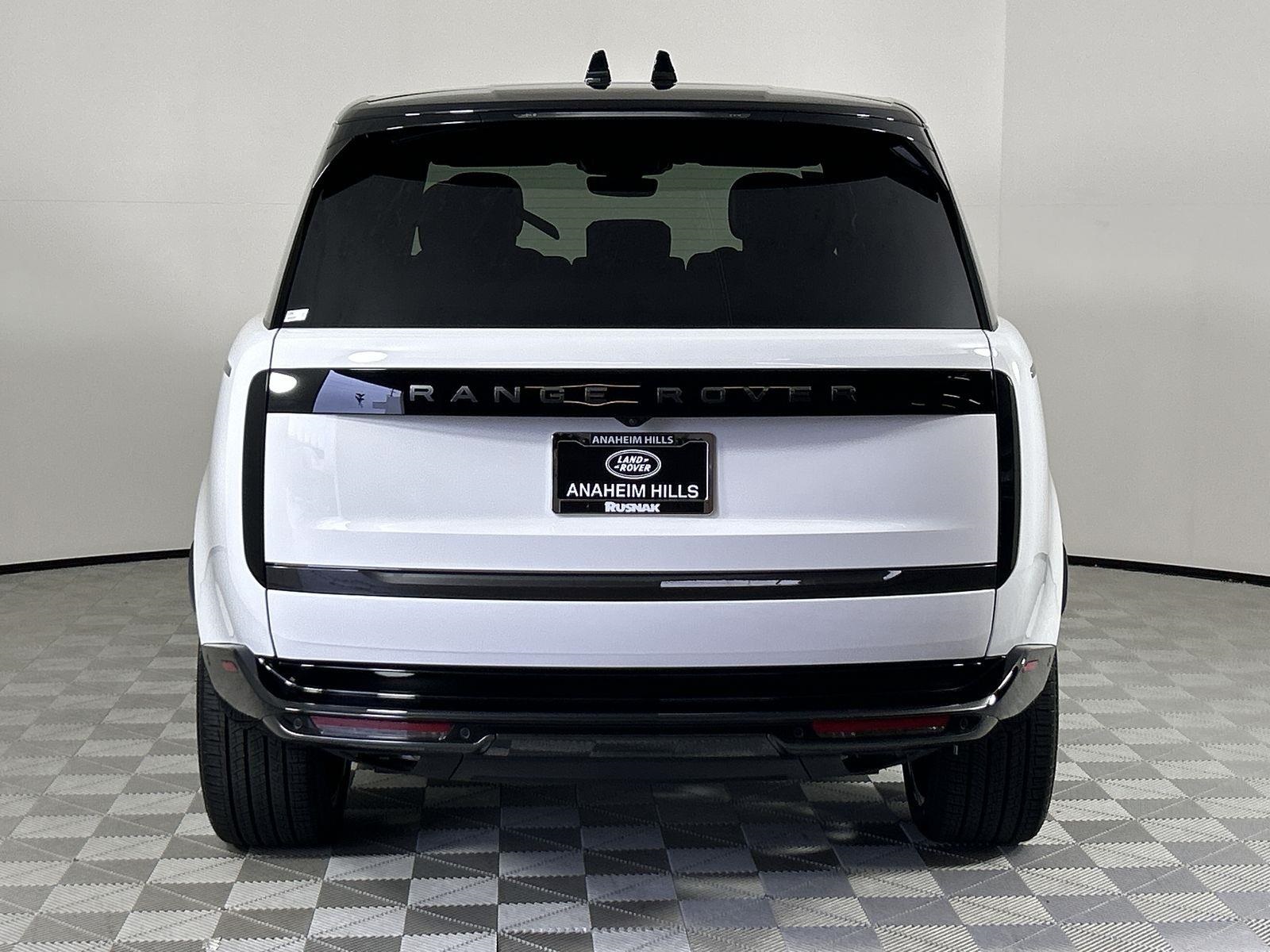 2025 Land Rover Range Rover SE photo 4