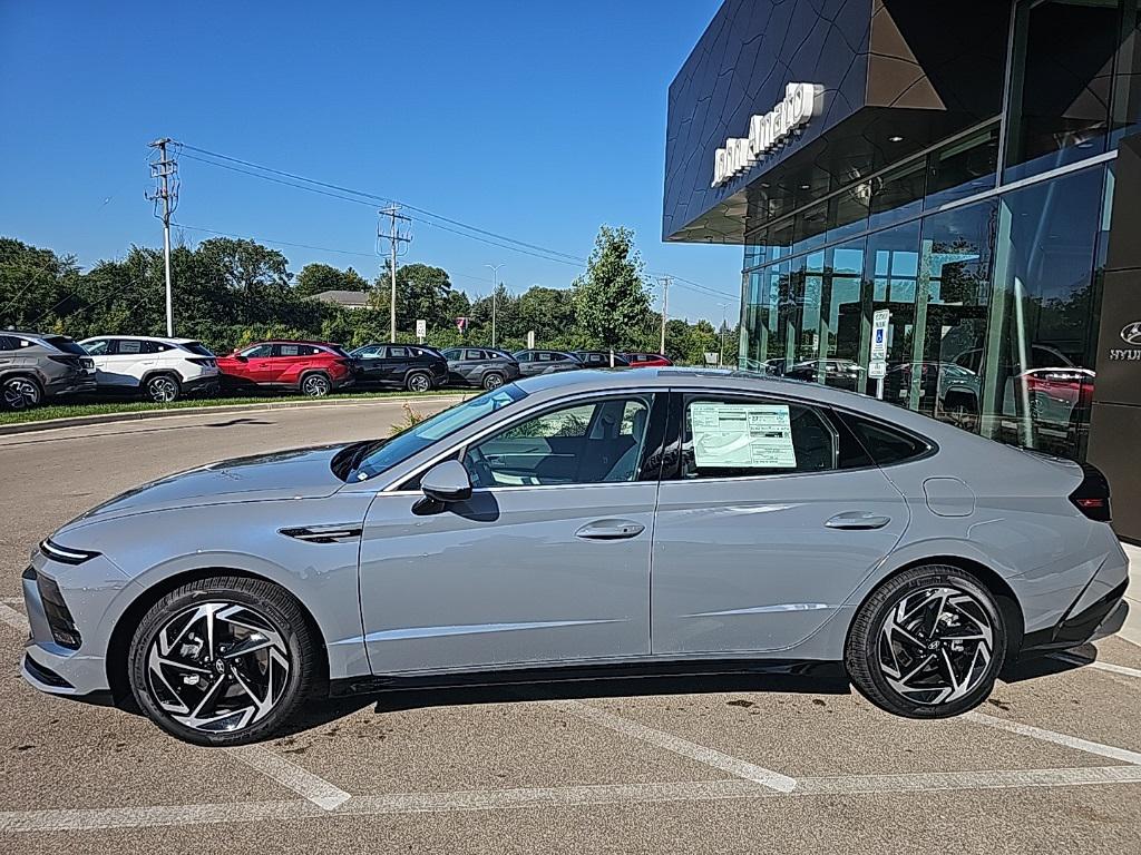 2026 Hyundai Sonata SEL Sport photo 2