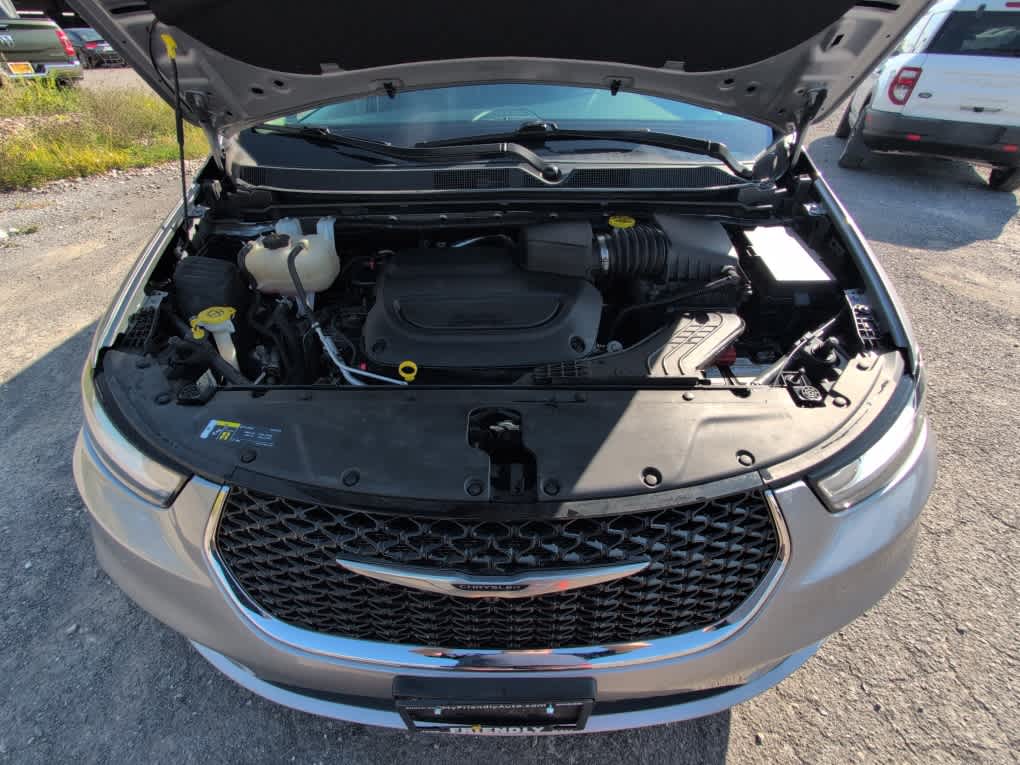 2021 Chrysler Pacifica Touring L photo 9