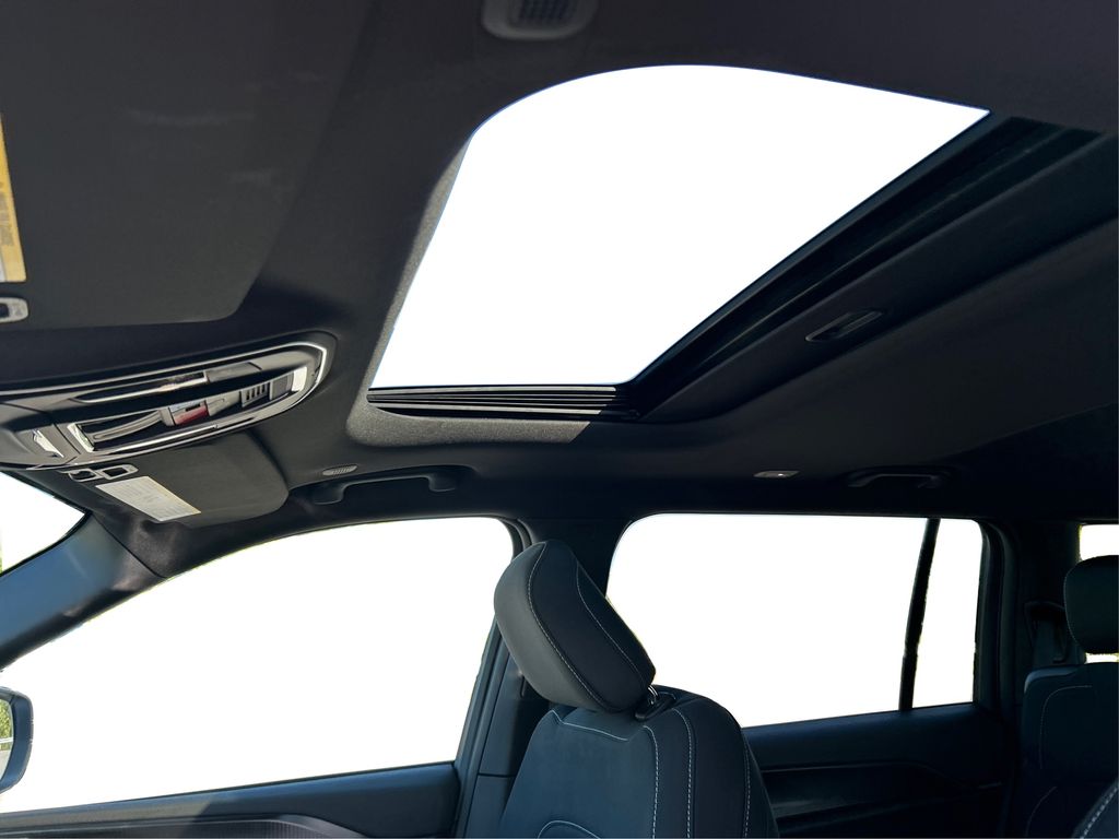 2025 Jeep Grand Cherokee Laredo X photo 24