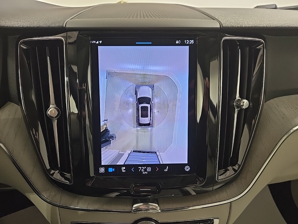 2024 Volvo XC60 B5 Plus photo 17