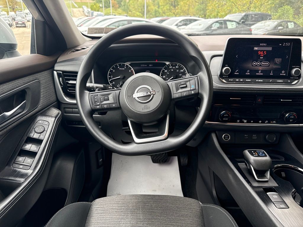 2022 Nissan Rogue SV photo 14