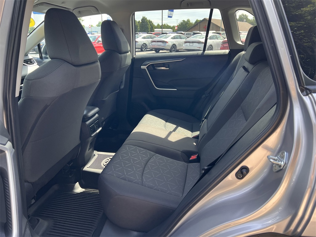 2024 Toyota RAV4 XLE photo 9