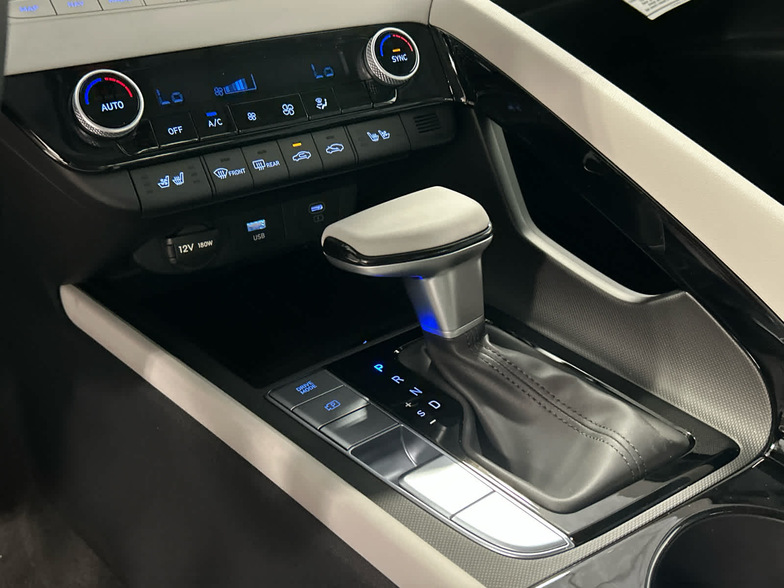2025 Hyundai Elantra Hybrid Limited photo 40