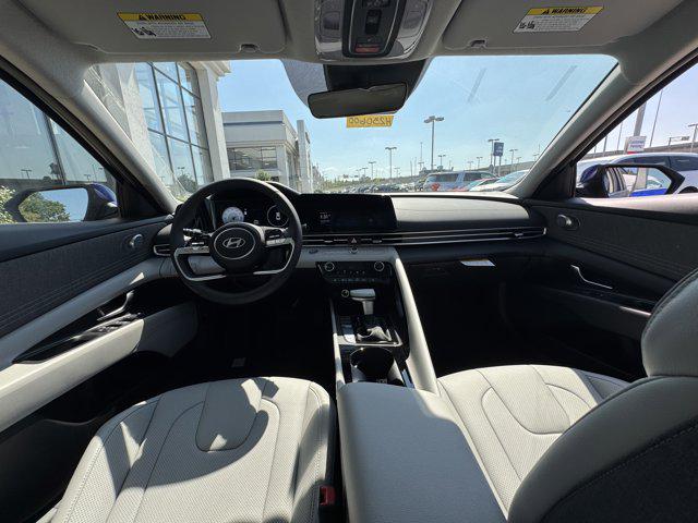 2025 Hyundai Elantra Limited photo 18