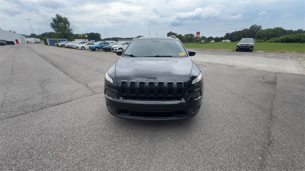 2017 Jeep Cherokee Sport Altitude photo 2